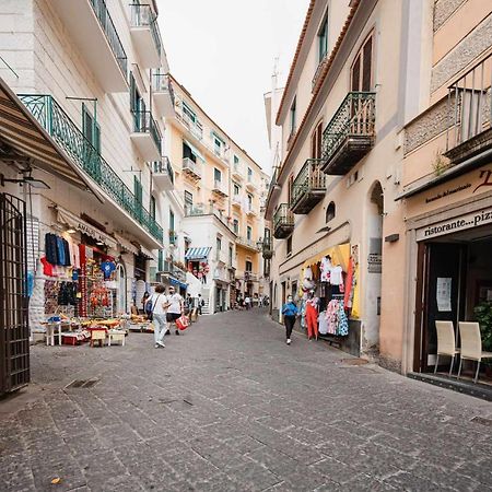 Апартаменти White Amalfi Centro Storico By Italianhost Екстер'єр фото